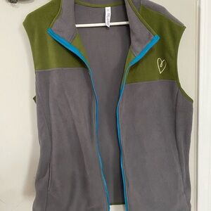 2X Gray and Green Fleece Vest with Blue Zipper